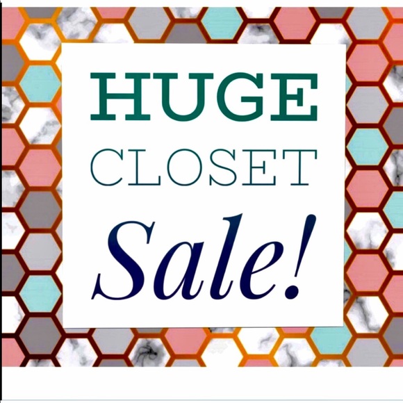 WELOME TO MY CLOSET 😘😘 - Picture 4 of 5